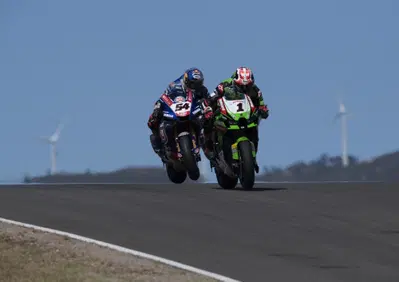 SBK, GP del Portogallo a Portimao. Rea e Razgatlioglu: scintille in pista e fuori [VIDEO]