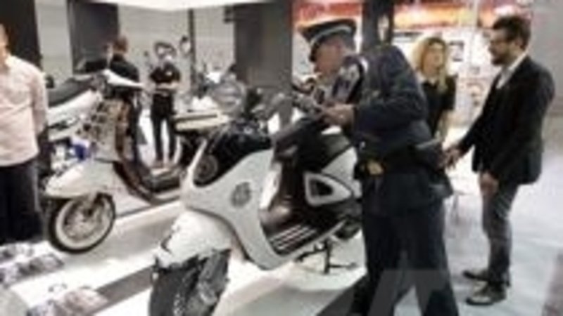 EICMA 2013: Sequestrate dalla Finanza 11 scooter copie della Vespa