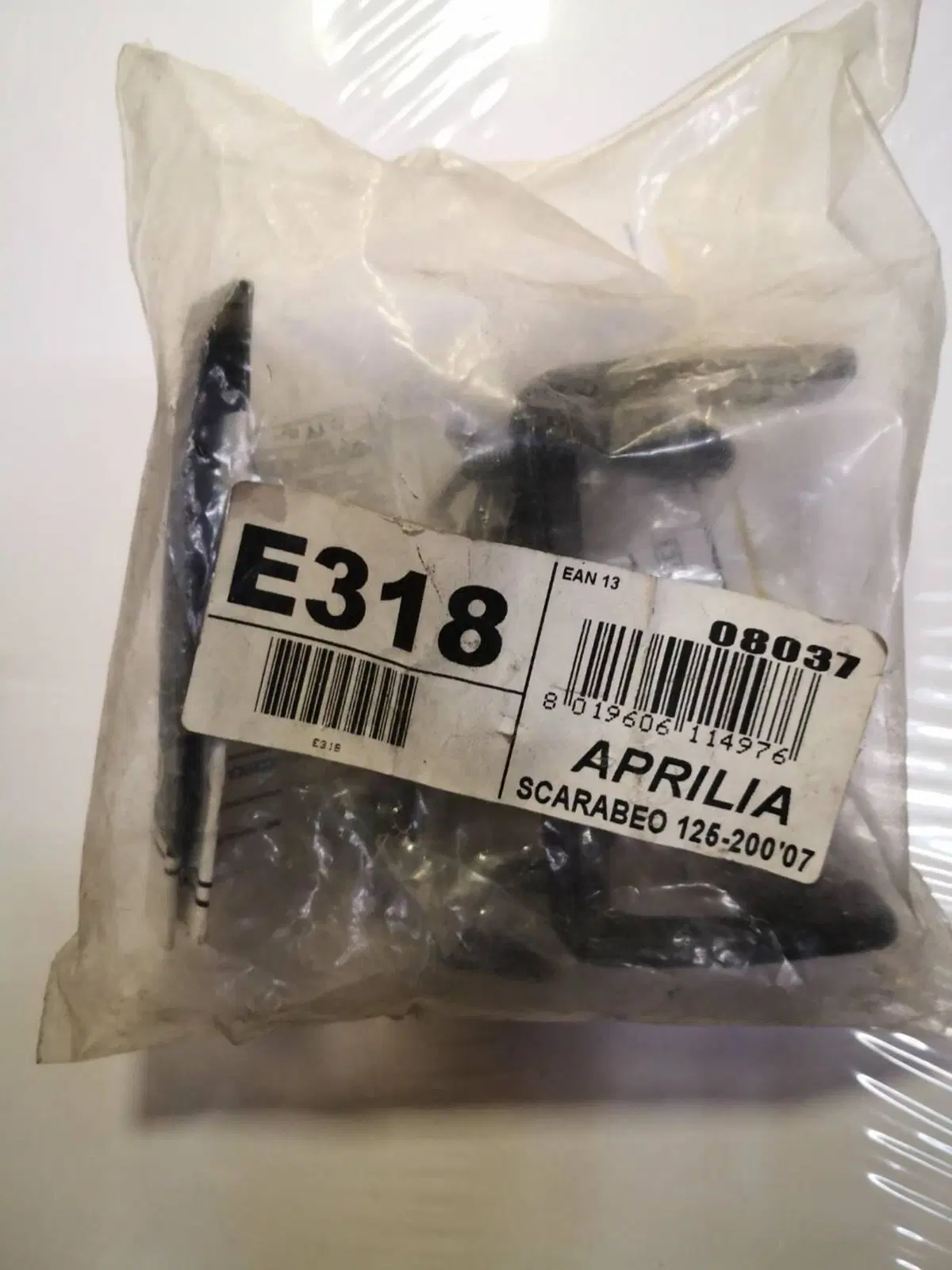Attacchi bauletto Specifico per Aprilia Scarabeo Givi (2)