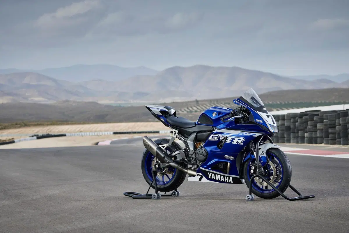 Yamaha R7 (5)