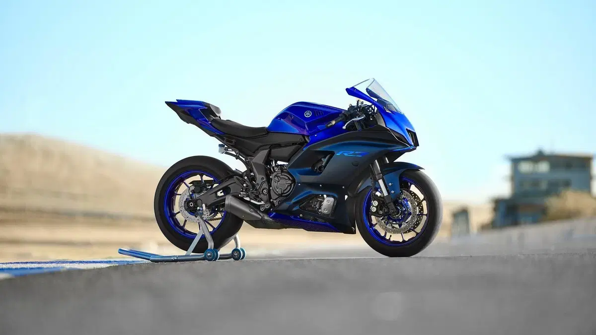 Yamaha R7 (7)