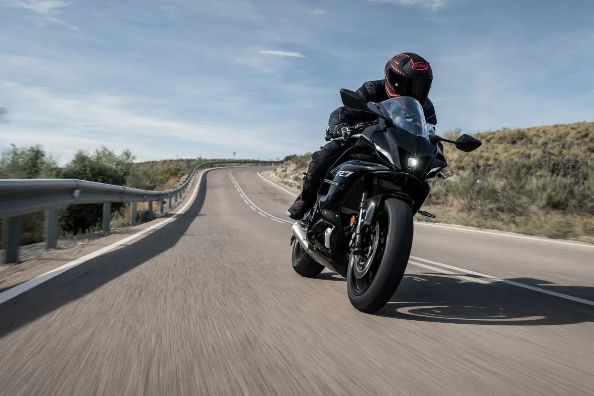 Yamaha R7