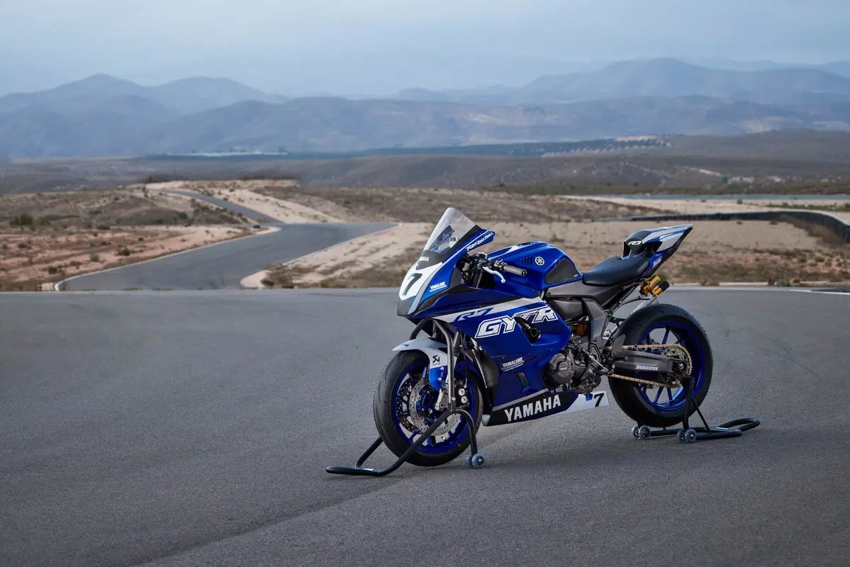 Yamaha R7 (11)