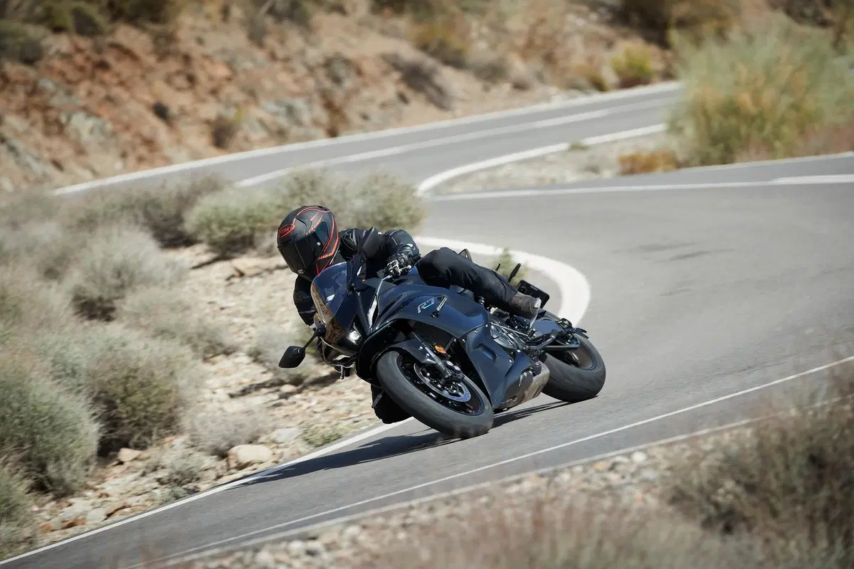 Yamaha R7 (9)