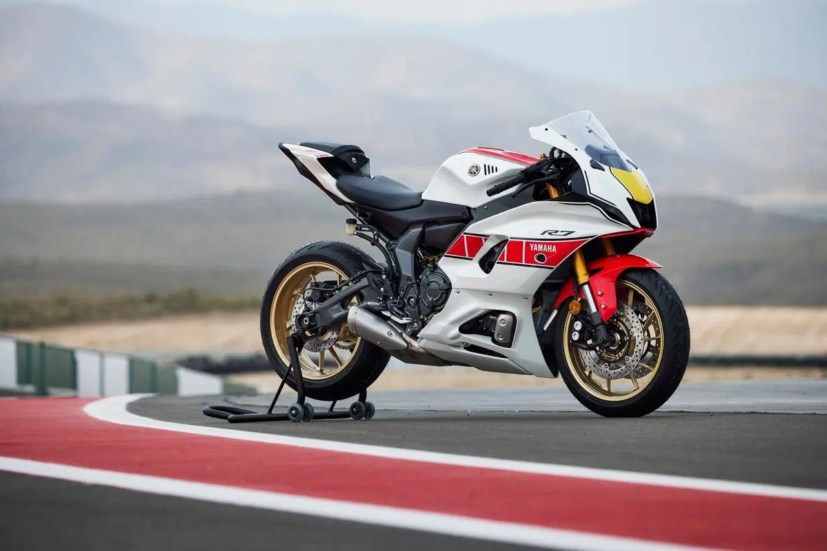 Yamaha R7 (10)