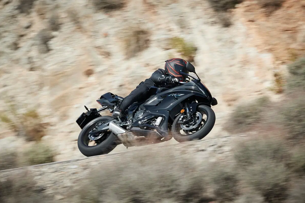 Yamaha R7 (12)