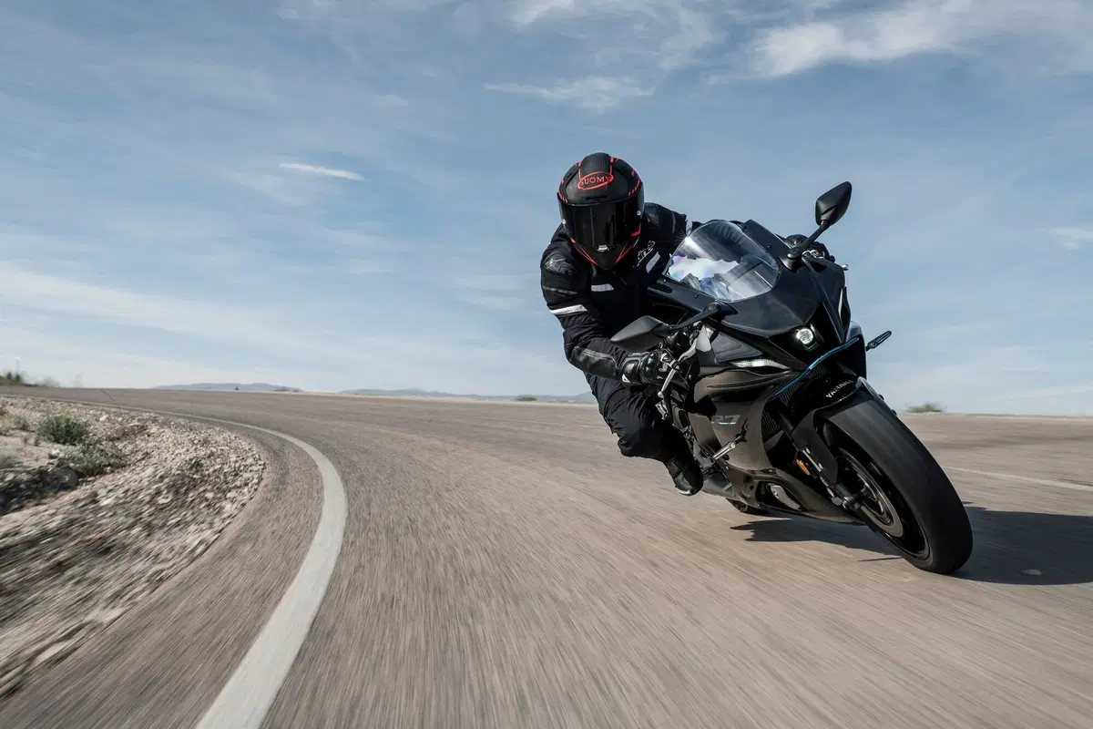 Yamaha R7 (13)
