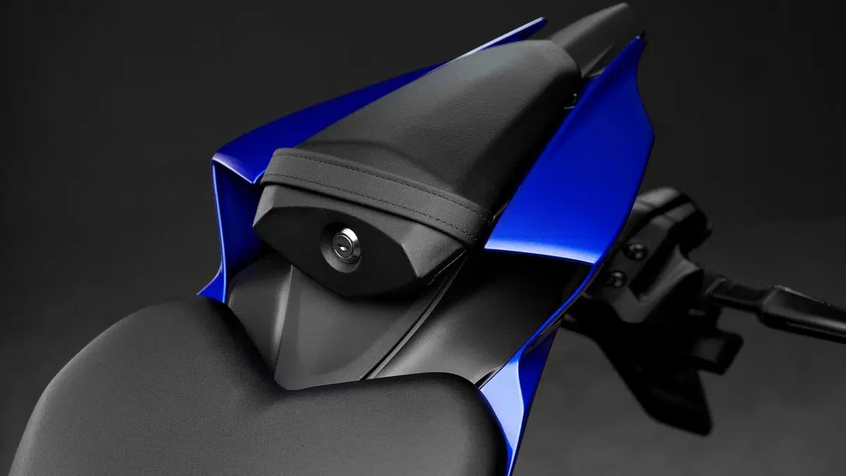 Yamaha R7 (7)