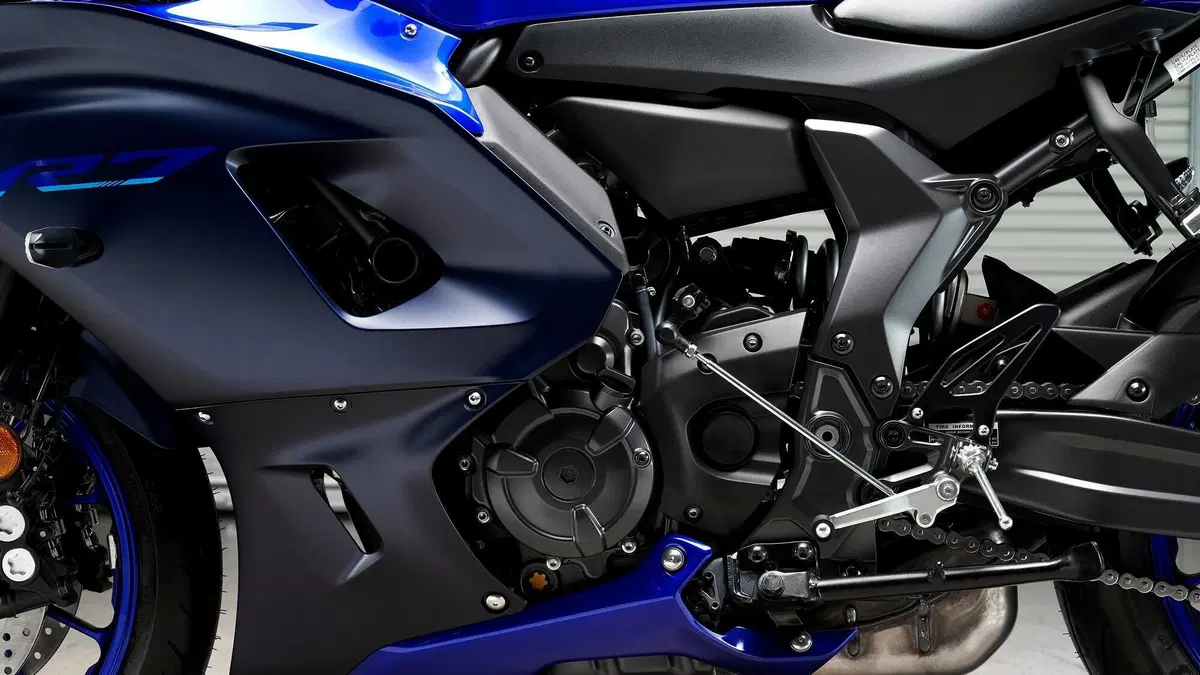 Yamaha R7 (5)