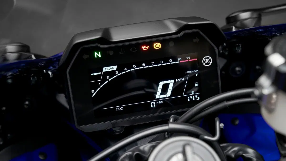 Yamaha R7 (8)