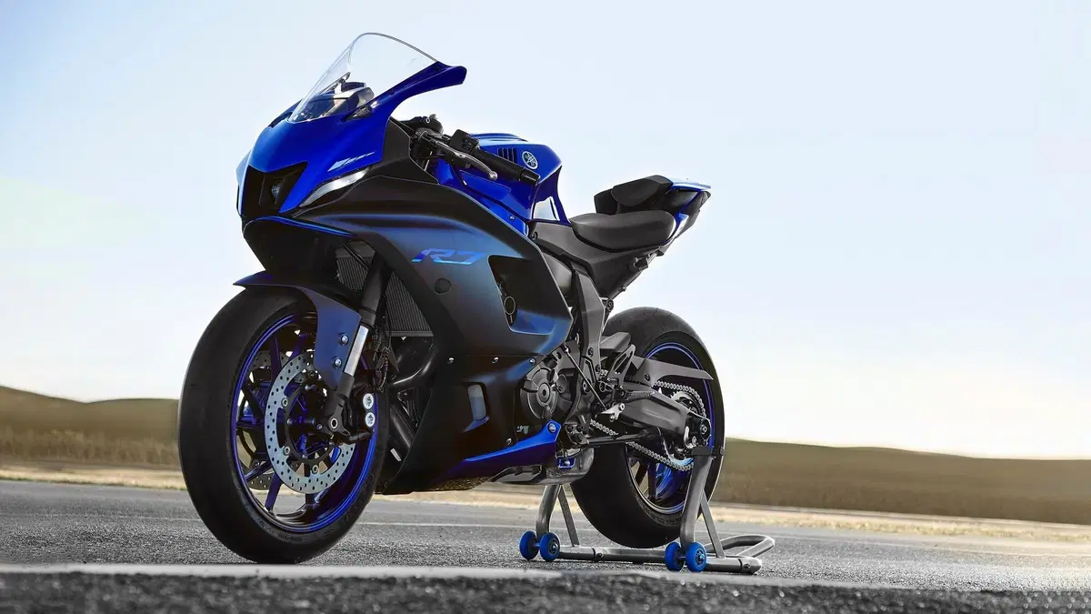 Yamaha R7 (4)