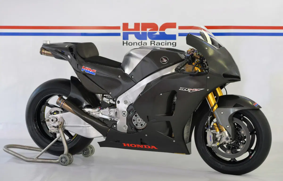 Honda presenta la moto clienti RCV1000R