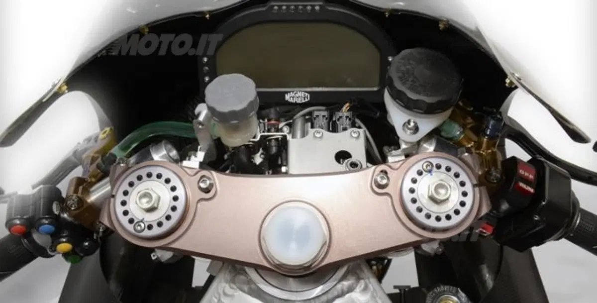 Honda presenta la moto clienti RCV1000R (2)