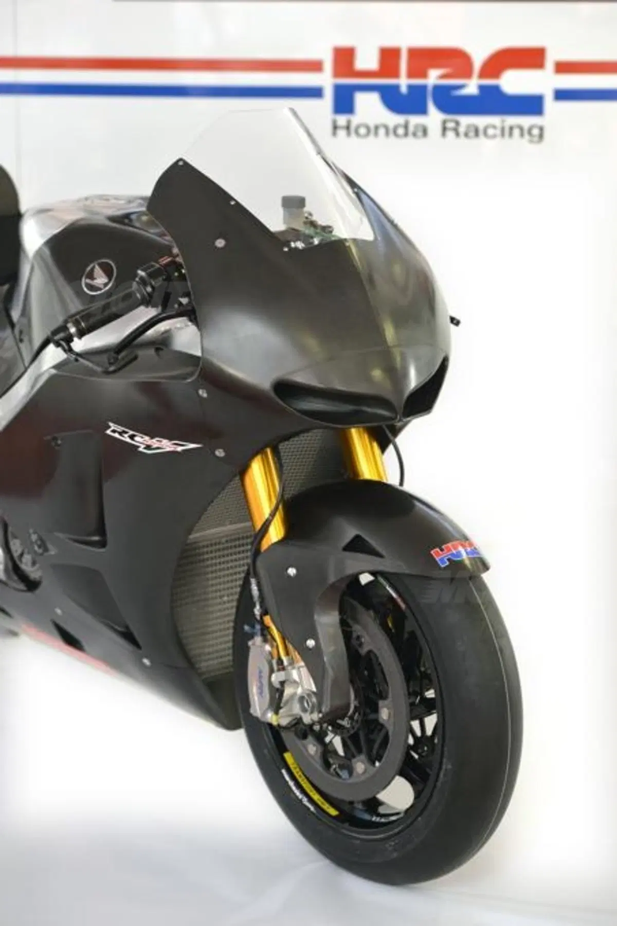 Honda presenta la moto clienti RCV1000R (4)