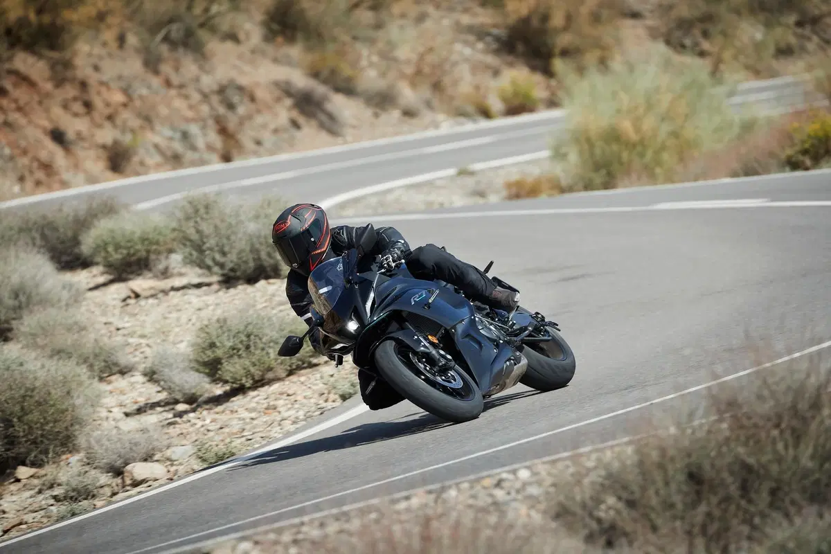 Yamaha R7 (3)