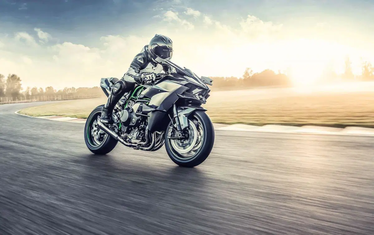 Kawasaki Ninja H2R 2022 (2)