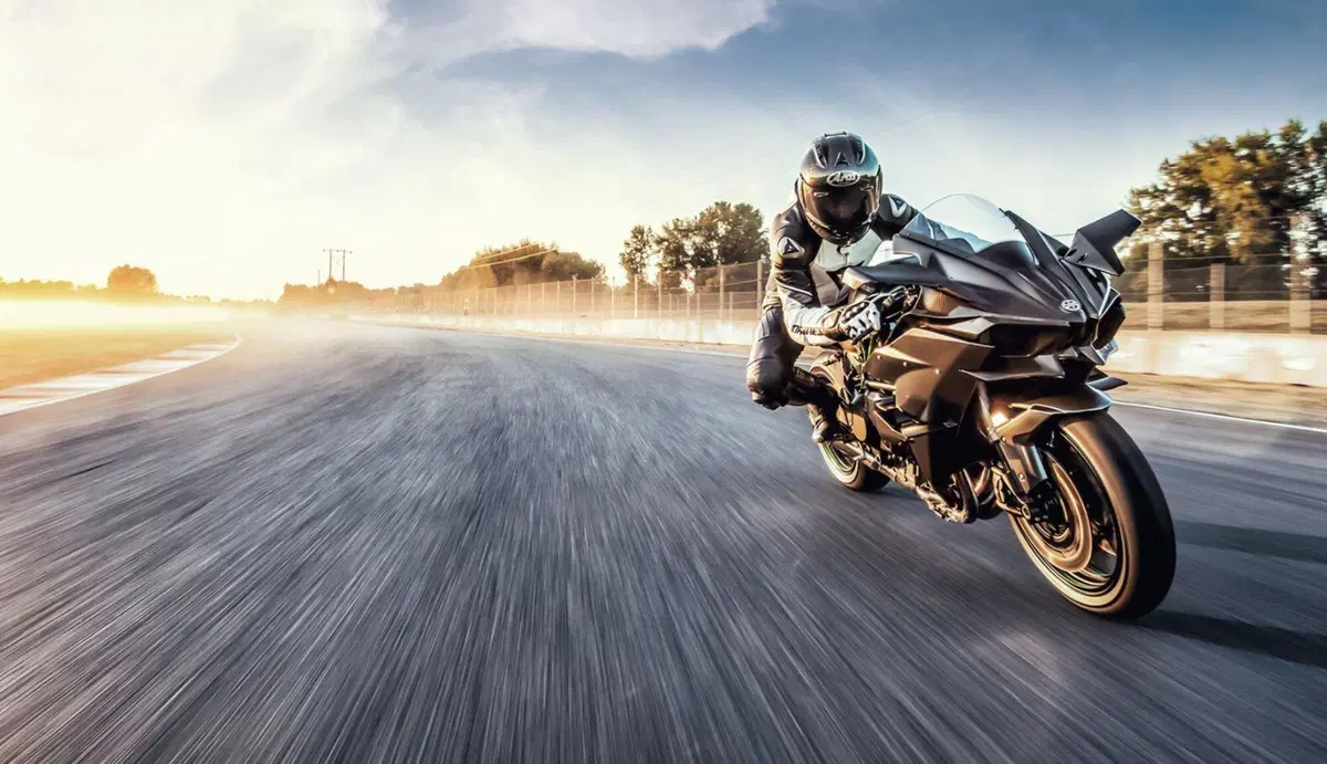 Kawasaki Ninja H2R 2022 (3)