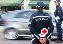 Modena: ubriaco scappa in scooter all'alt della polizia, fermato e sanzionato