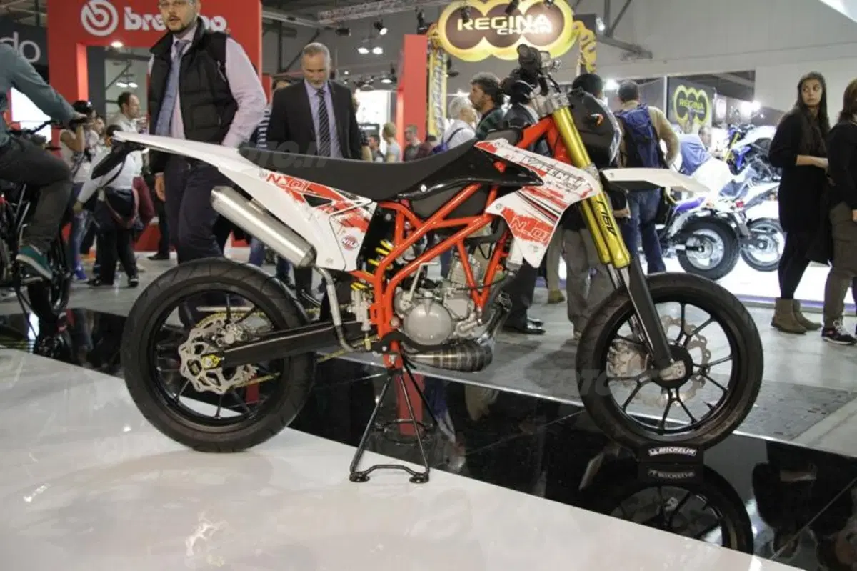 EICMA 2013. Valenti 50 Enduro e Supermoto S.01 e N.01 (3)