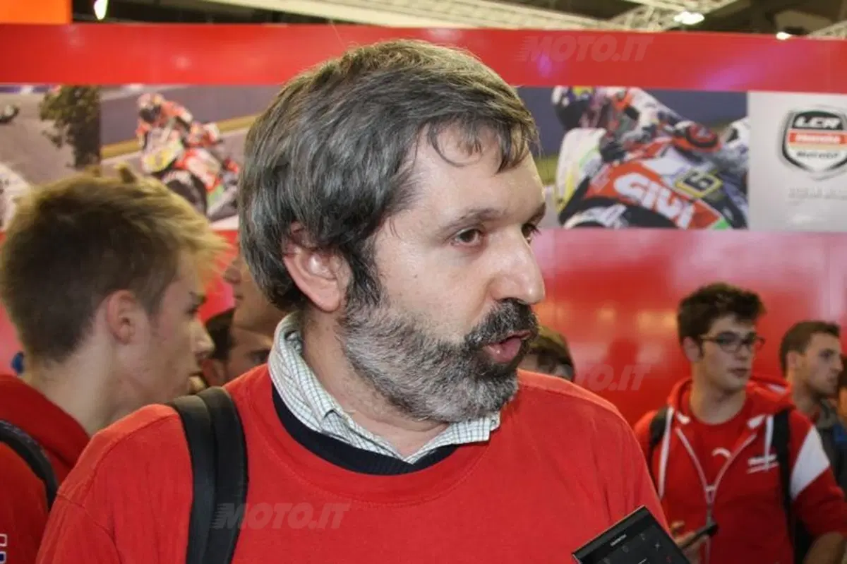 Protesta degli ex-dipendenti Husqvarna a EICMA 2013 (2)