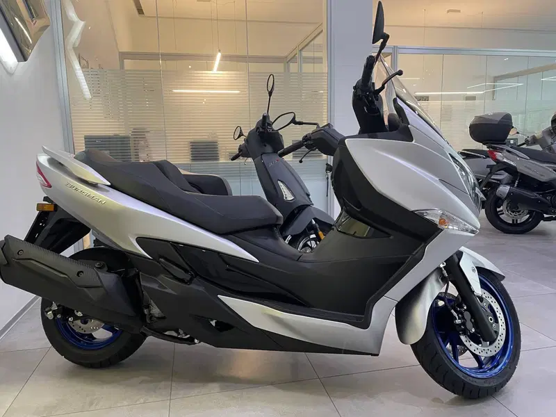 Suzuki Burgman 400 (2025 - 26) (3)