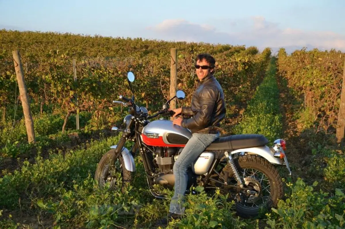 Vendemmia in Sicilia nelle tenute Tasca d'Almerita. Un sogno da Gattopardo... ma in moto! (9)