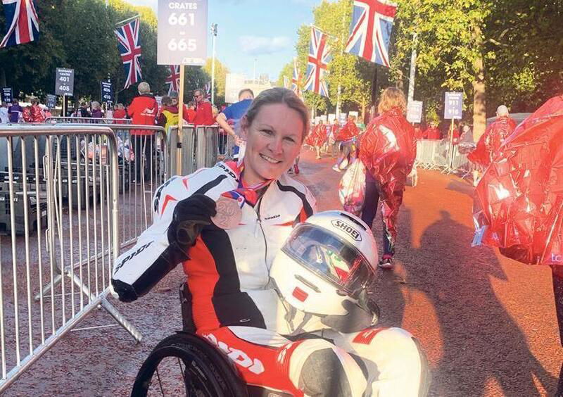 Claire Lomas, alla maratona di Londra in tuta di pelle