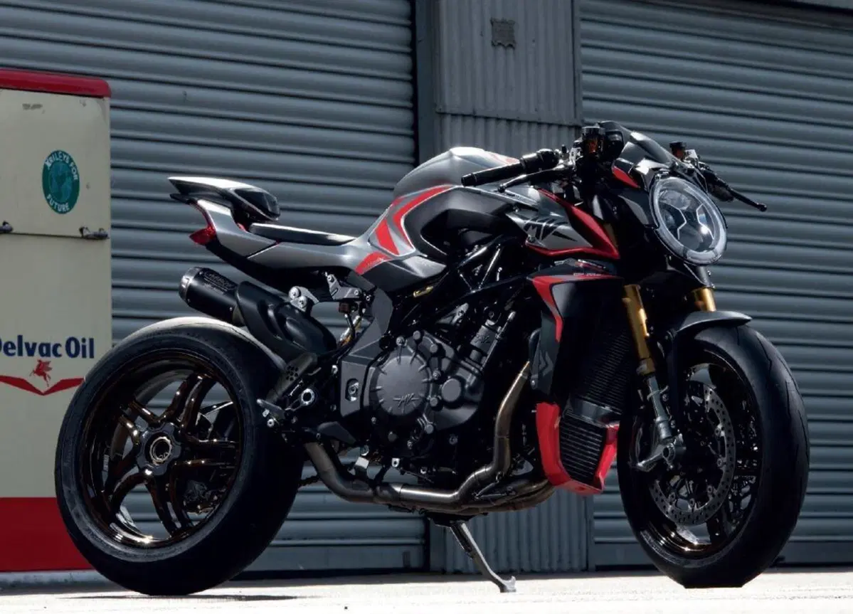 MV Agusta Brutale 1000 Nurburgring 2022. In serie limitata (8)