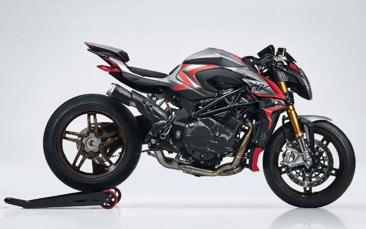 MV Agusta Brutale 1000 Nurburgring 2022. In serie limitata (3)