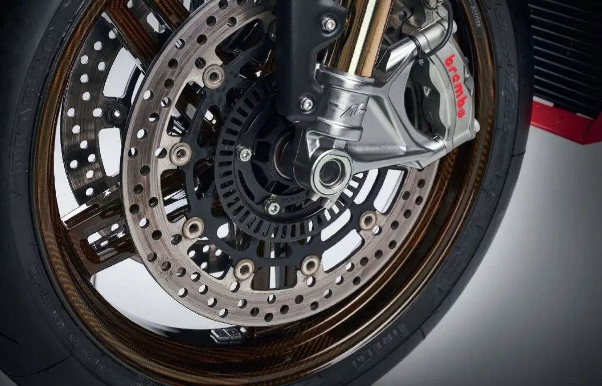 MV Agusta Brutale 1000 Nurburgring 2022. In serie limitata (15)