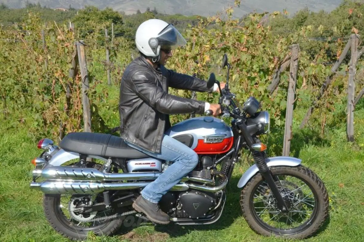 Vendemmia in Sicilia nelle tenute Tasca d'Almerita. Un sogno da Gattopardo... ma in moto! (33)