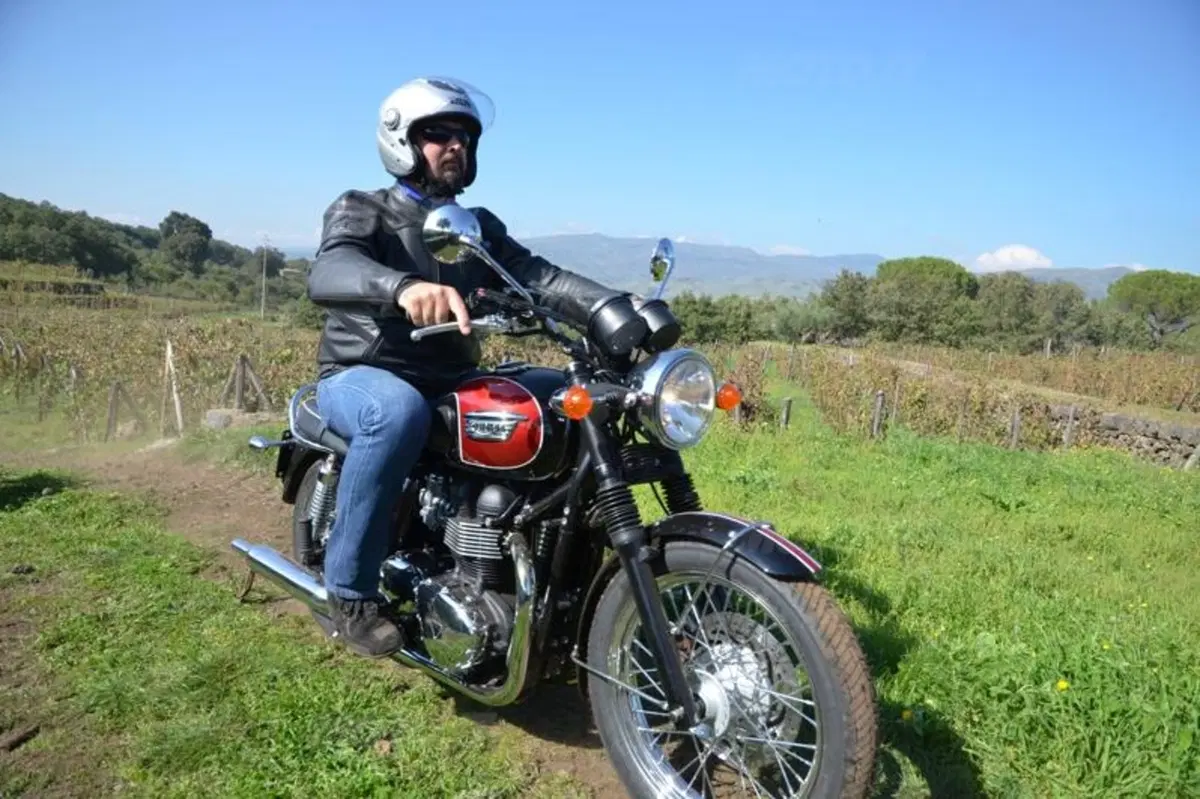 Vendemmia in Sicilia nelle tenute Tasca d'Almerita. Un sogno da Gattopardo... ma in moto! (34)
