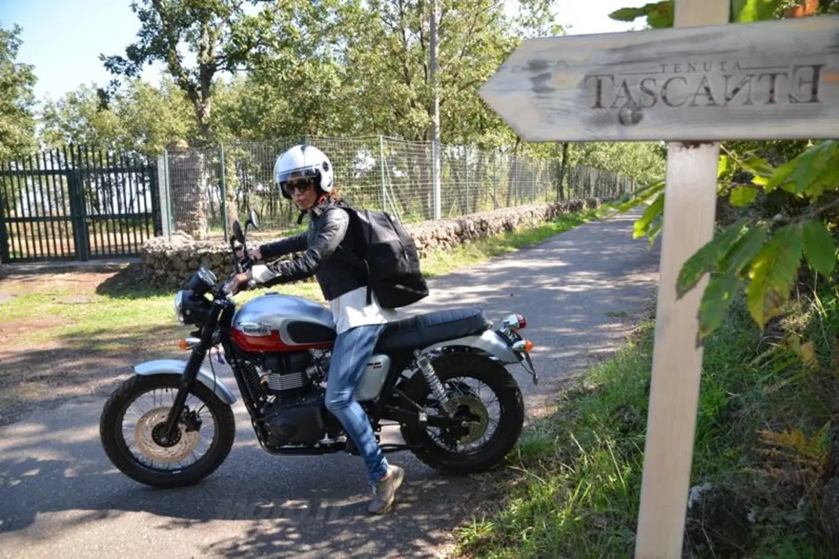 Vendemmia in Sicilia nelle tenute Tasca d'Almerita. Un sogno da Gattopardo... ma in moto! (35)