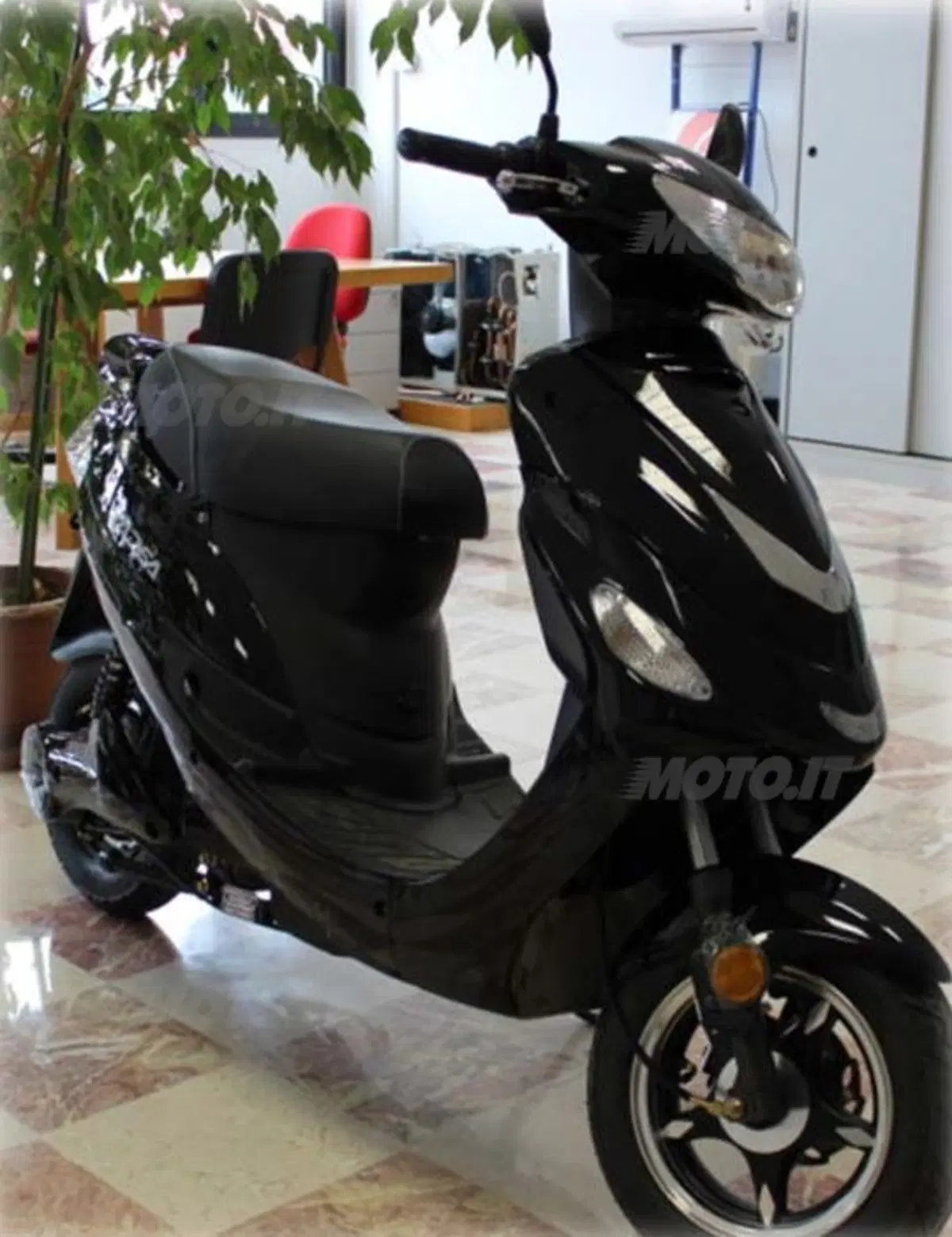 EICMA 2013: Le novità Yadea presentate a Milano (8)