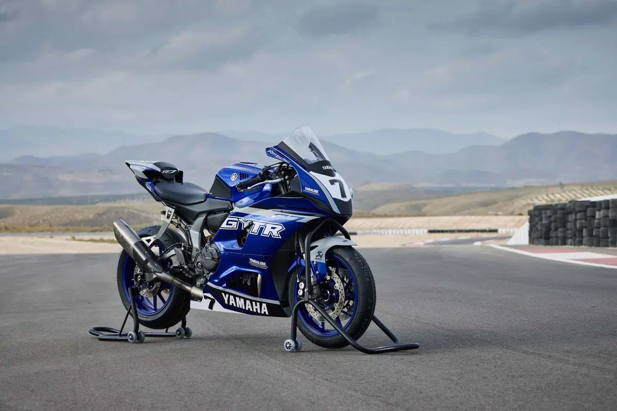 Yamaha YZF-R7: ecco il kit GYTR (2)