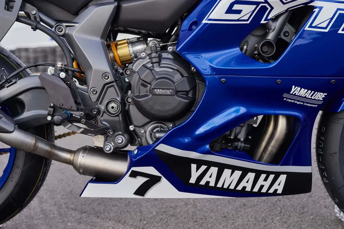 Yamaha YZF-R7: ecco il kit GYTR (10)