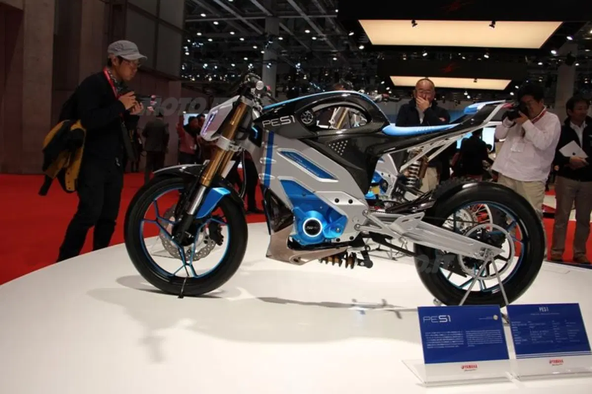 I concept Yamaha e la R25 debuttano al Salone di Tokyo (12)