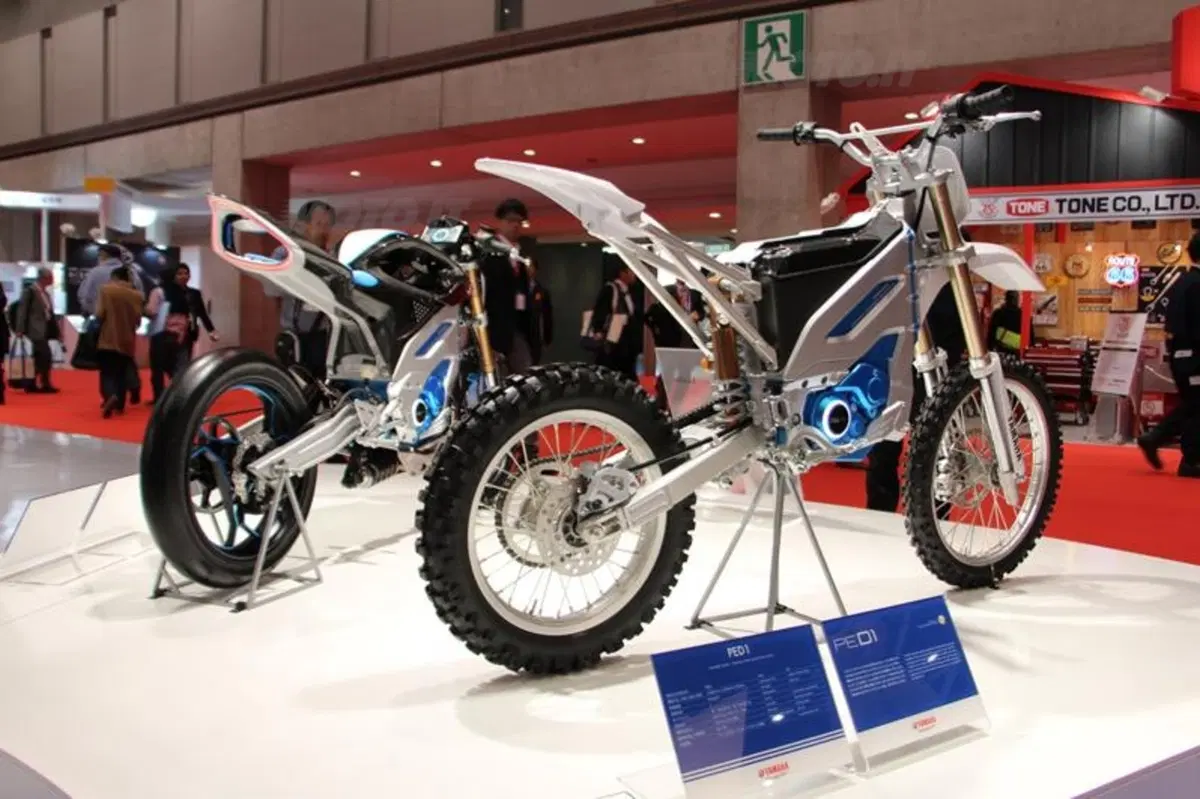 I concept Yamaha e la R25 debuttano al Salone di Tokyo (14)