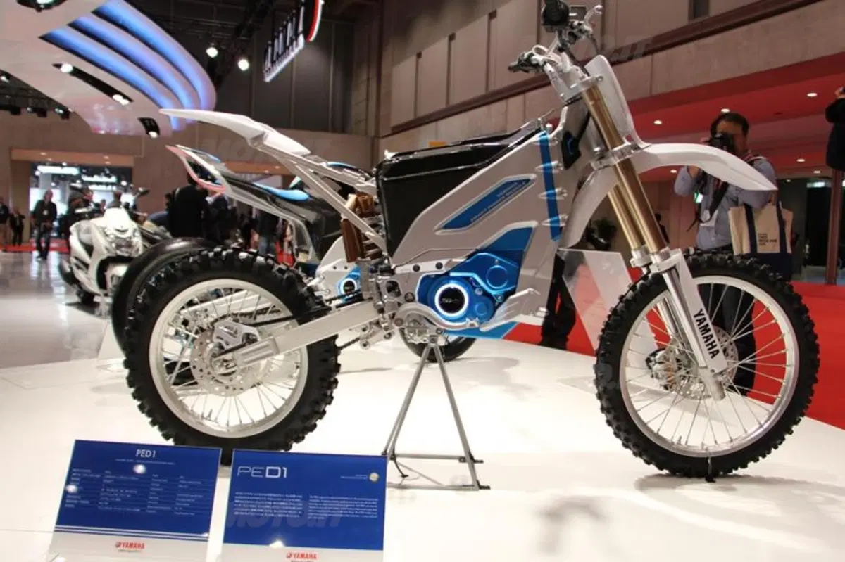 I concept Yamaha e la R25 debuttano al Salone di Tokyo (15)