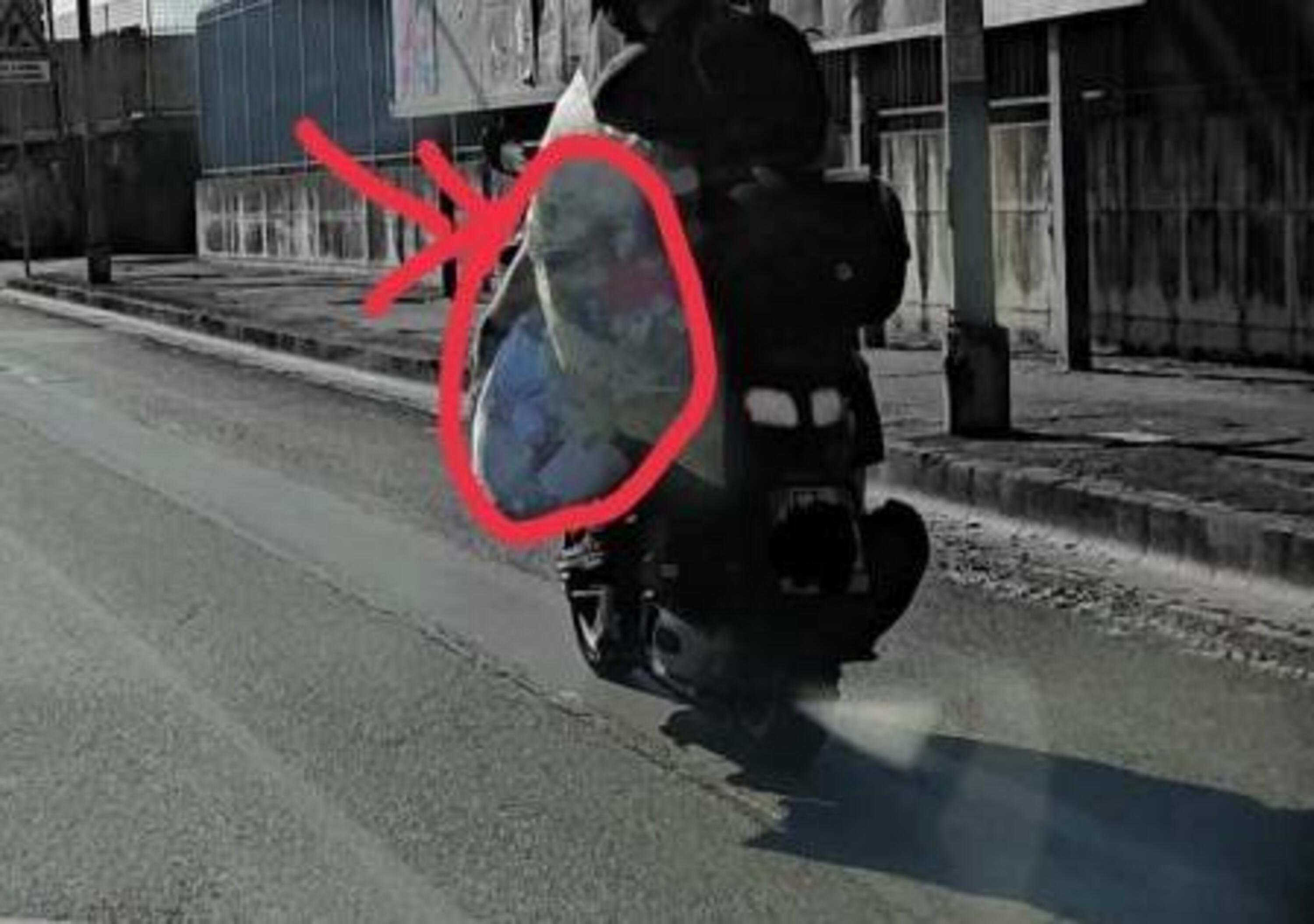 Arzano (NA): beccati mentre lanciavano dallo scooter rifiuti in strada