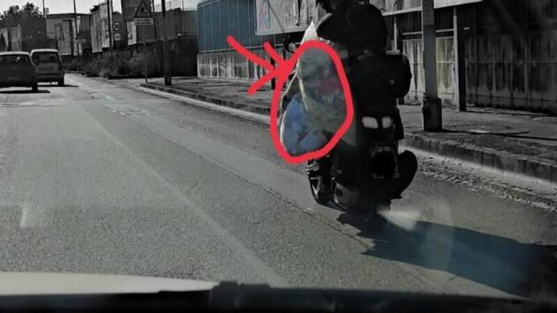 Arzano (NA): beccati mentre lanciavano dallo scooter rifiuti in strada