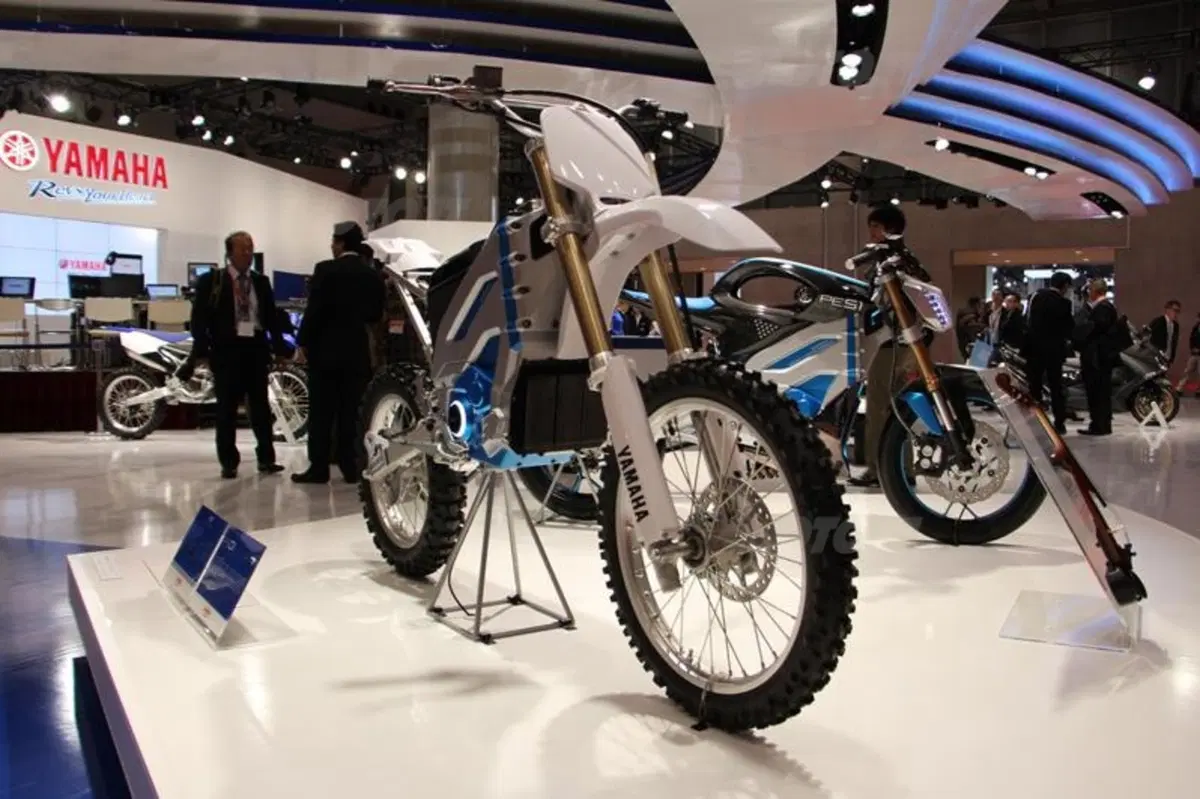 I concept Yamaha e la R25 debuttano al Salone di Tokyo (16)