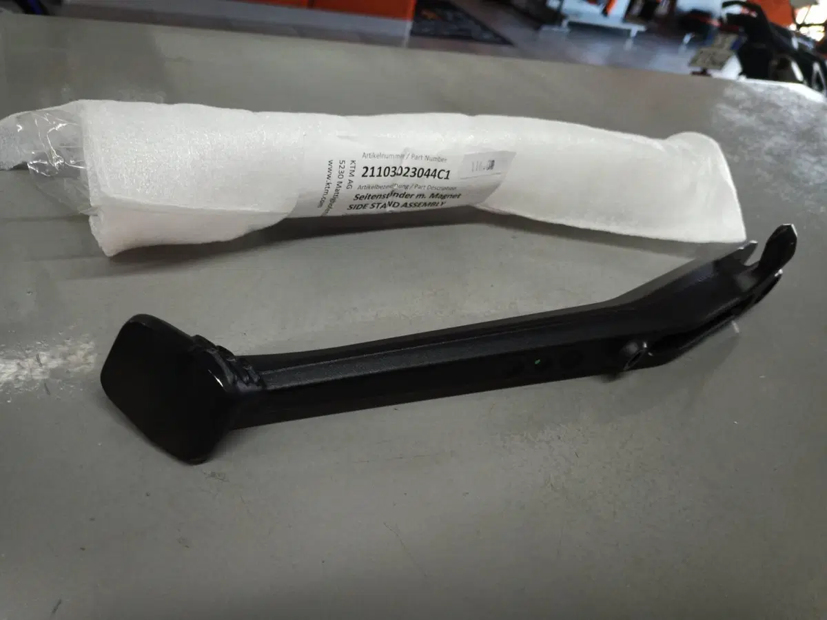 Cavalletto laterale Husqvarna 701 (2)