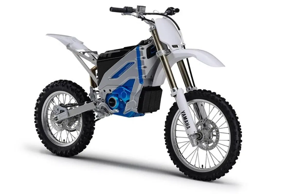 I concept Yamaha e la R25 debuttano al Salone di Tokyo (22)