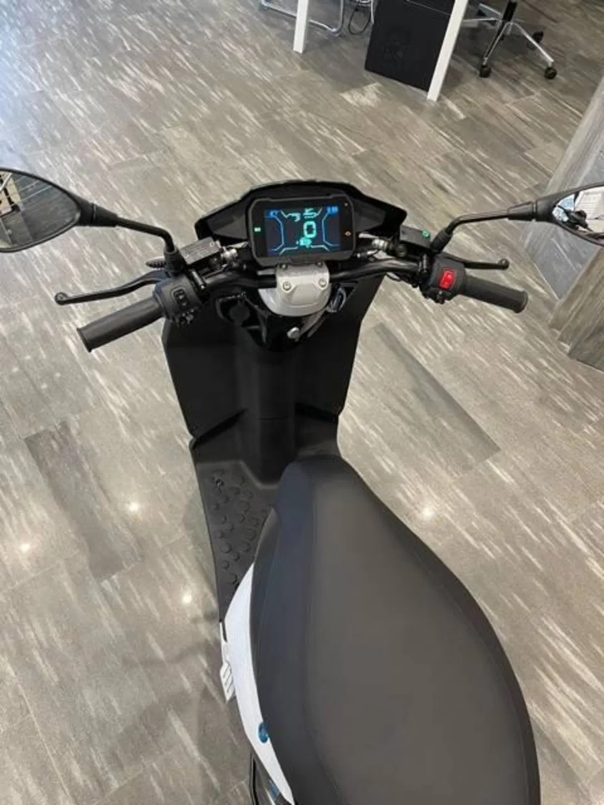 Piaggio 1 Active (2022 - 26) (3)