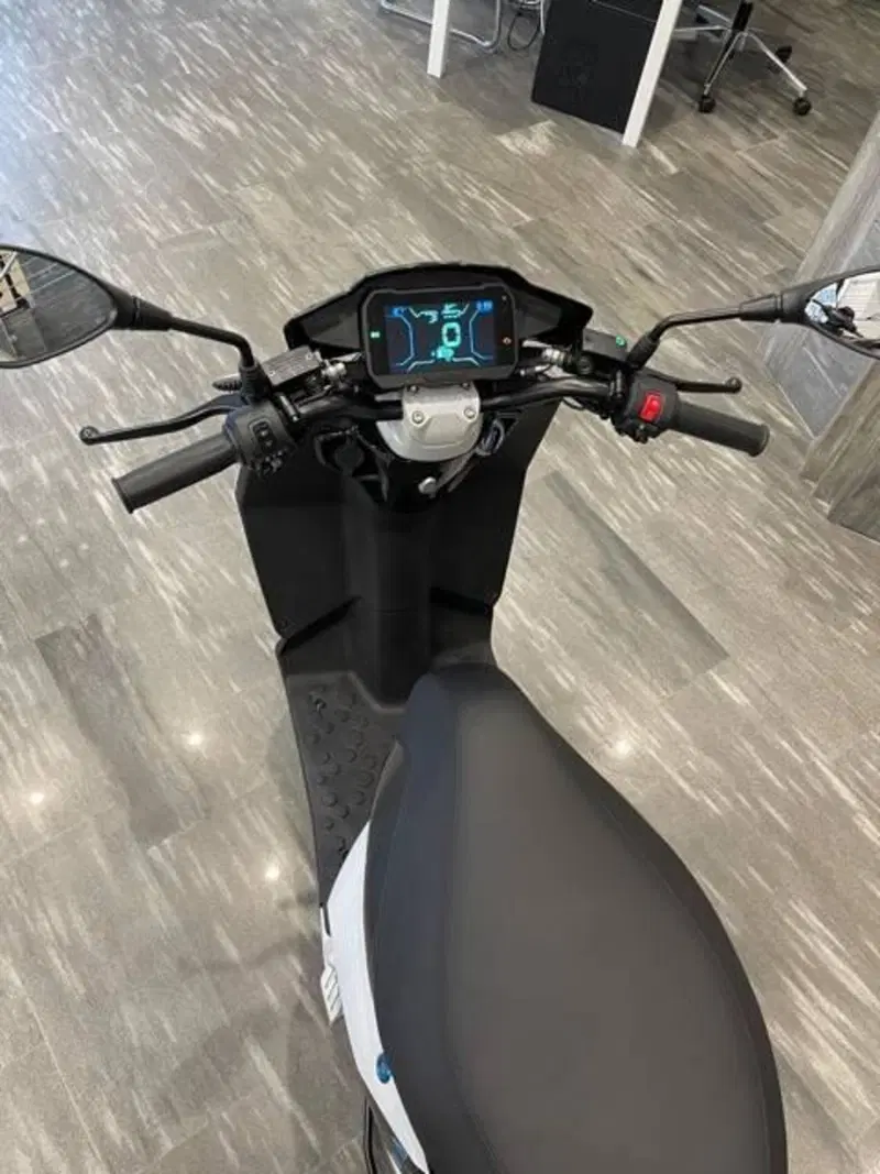 Piaggio 1 Active (2022 - 26) (3)