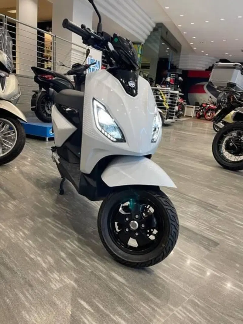 Piaggio 1 Active (2022 - 26) (4)