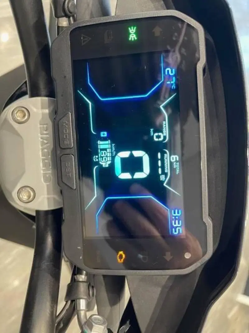 Piaggio 1 Active (2022 - 26) (5)