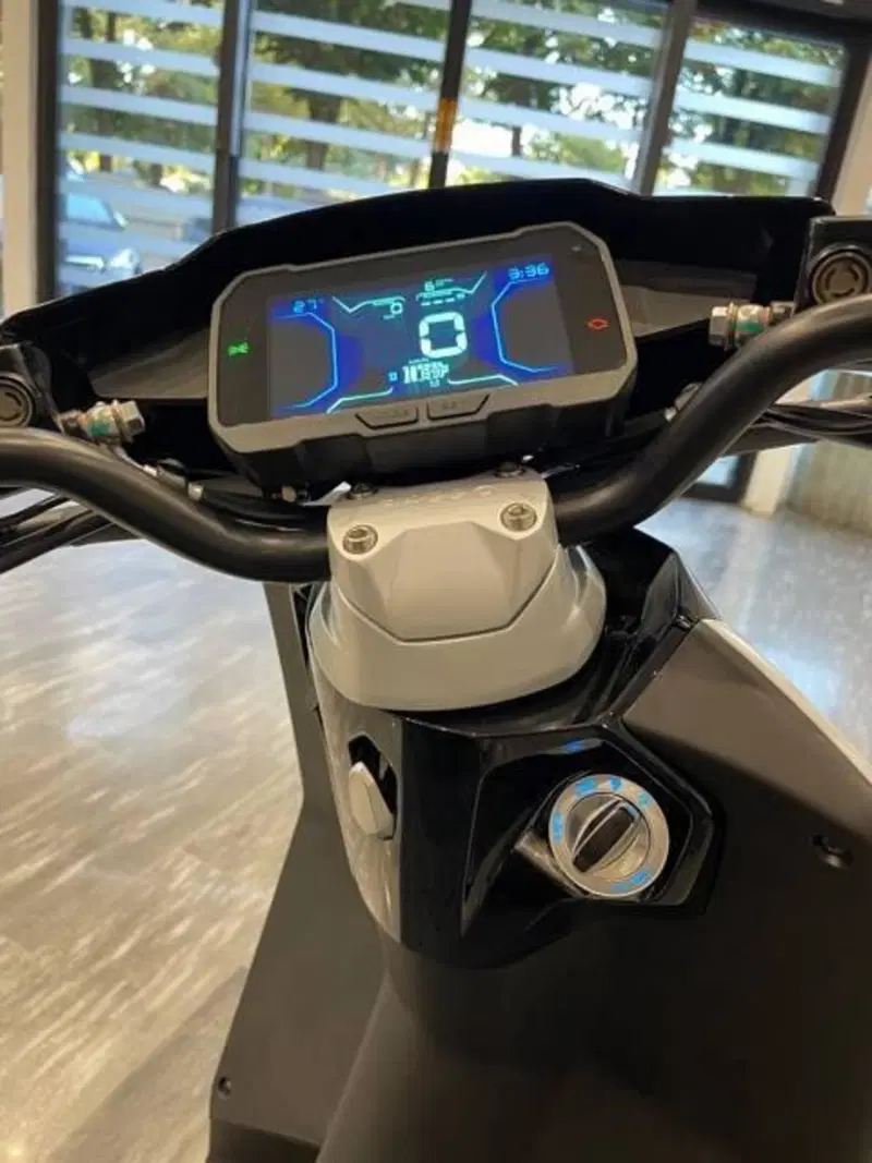 Piaggio 1 Active (2022 - 26) (6)