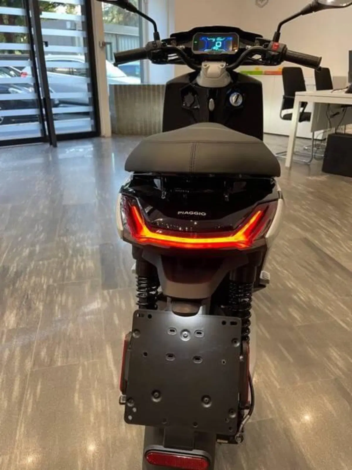 Piaggio 1 Active (2022 - 26) (7)